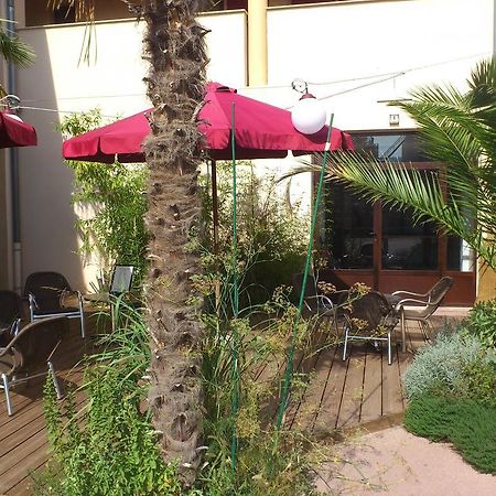 Hotel le Relais du Luberon Maubec  Buitenkant foto