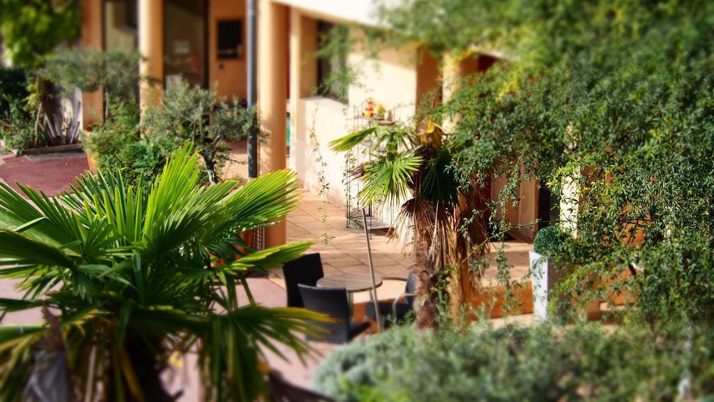 Hotel le Relais du Luberon Maubec  Buitenkant foto