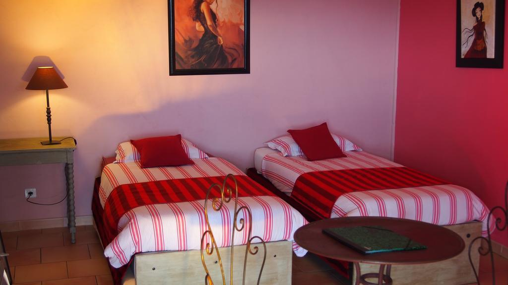 Hotel le Relais du Luberon Maubec  Buitenkant foto