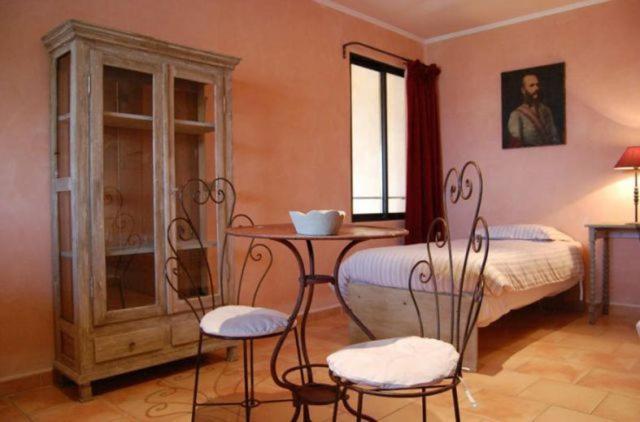 Hotel le Relais du Luberon Maubec  Buitenkant foto